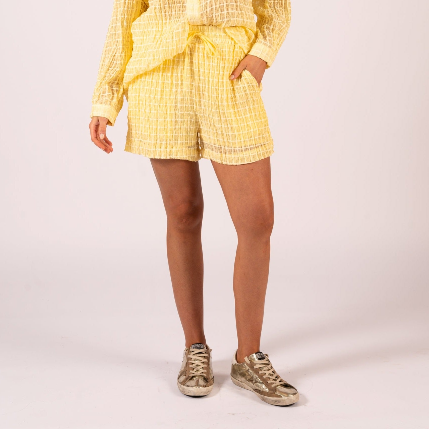 Gotstyle Fashion - We Are The Others Shorts Checks Crinkle Shorts - Yellow