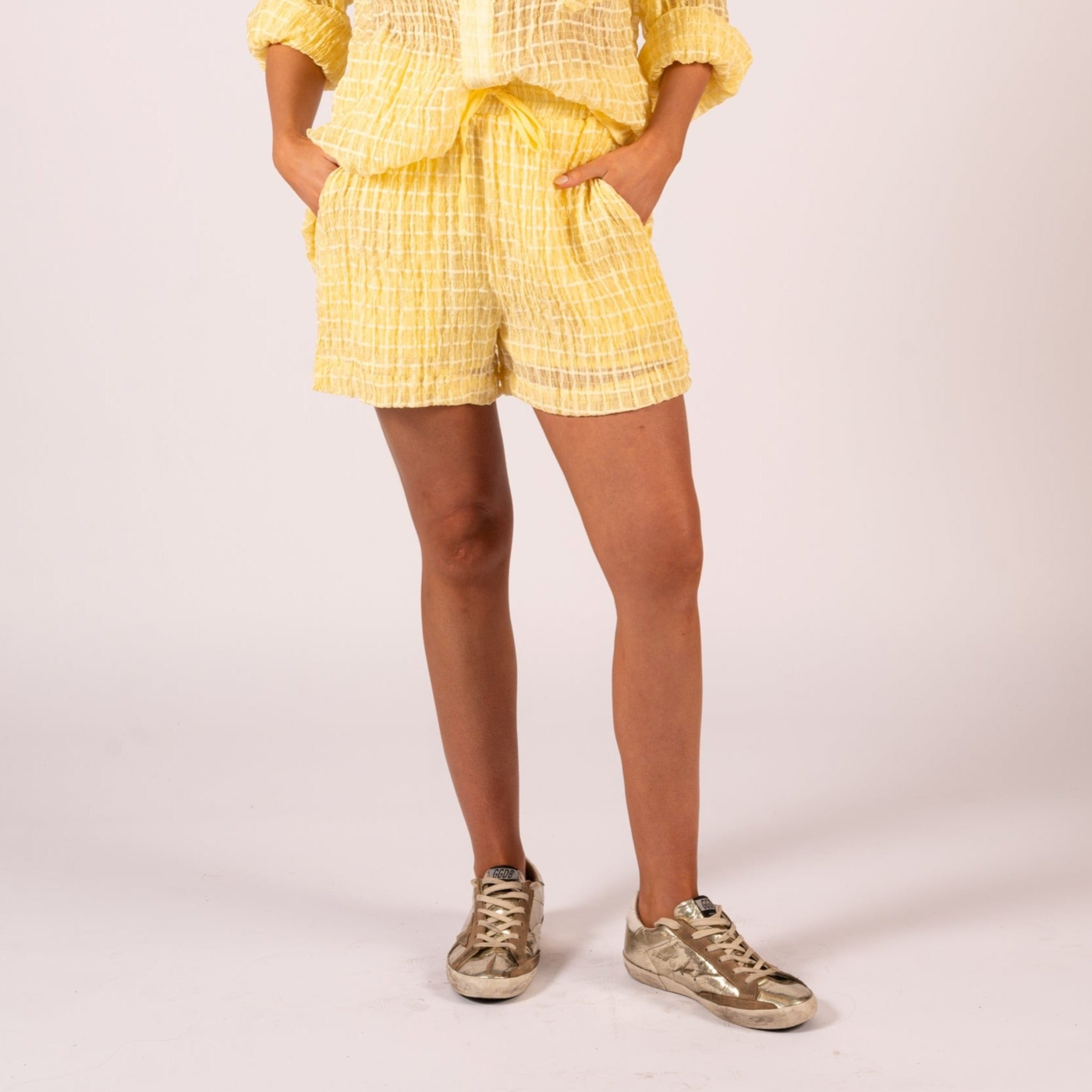 Gotstyle Fashion - We Are The Others Shorts Checks Crinkle Shorts - Yellow